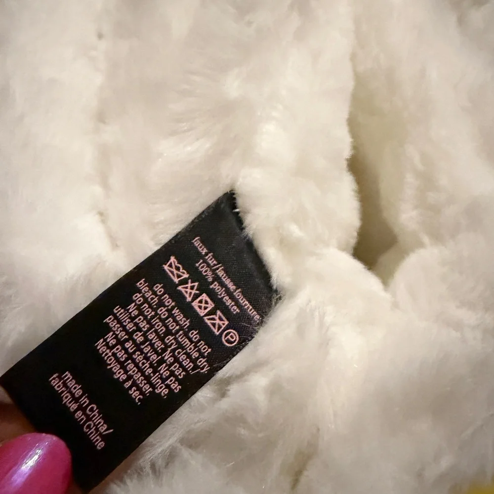 Victoria's Secret Faux Fur Scarf White Black Logo 70’L‎ 7’W Winter Cozy Mobwife